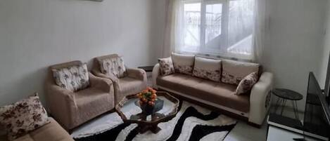 Apartment, Patio, Courtyard View | Living area