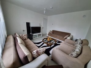 Apartamento, varanda, vista para o pátio | Área de estar