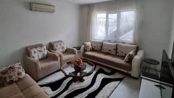 Apartment, Patio, Courtyard View | Living area