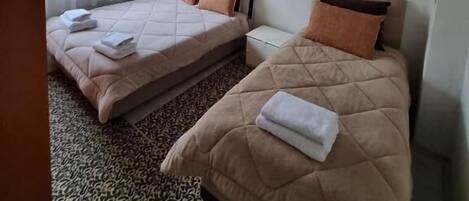 Lägenhet - uteplats - utsikt mot innergården | Strykjärn/strykbräda och gratis wi-fi