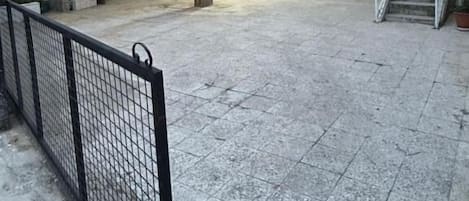 Apartment, Terrasse, Blick auf den Innenhof | Aussenbereich