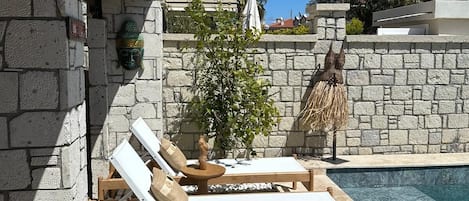 Luxury Villa | Pool | Seasonal outdoor pool