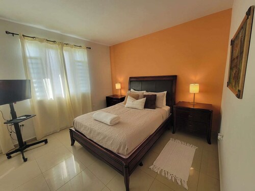 Spacious Family Home Near Beaches, Surf, Restaurants & Nature