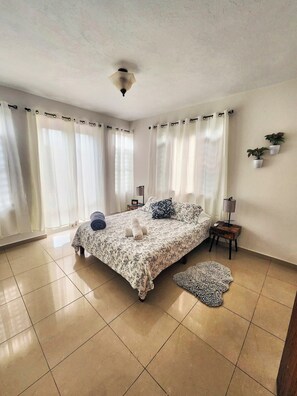 3 bedrooms, WiFi, bed sheets, wheelchair access - Spacious Family Home Near Beaches, Surf, Restaurants & Nature (rincón)
