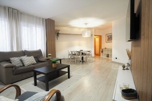 Smart TV - Porto Panorama by Sira Stays (Porto)
