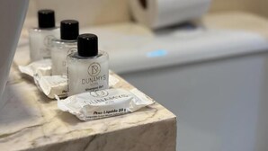 Toiletries on a marble counter in a bathroom. - HOTEL DUNAMYS (Londrina)