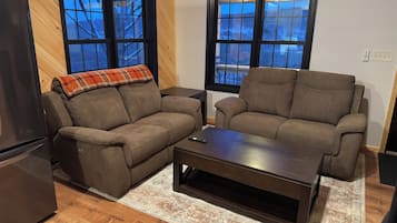 Een smart-tv en boeken