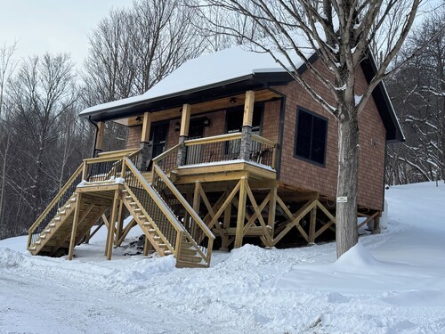 Welcome to “The Cottage”. A cozy 2-bedroom cabin in peaceful LaFayette with AC.