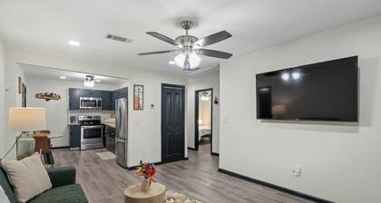 NEW 2BR/ Sleeps 4/Walking distance to MB/StateFarm