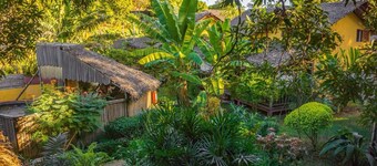 AMBALAMANGA: large house with tree house, 200 m from the sea and entertainment.