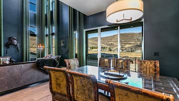 Townhouse – deluxe, fjellutsikt | Spiseområde