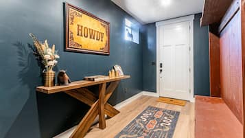 المنشأة من الداخل