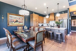 Deluxe Townhome, Mountain View | Dining