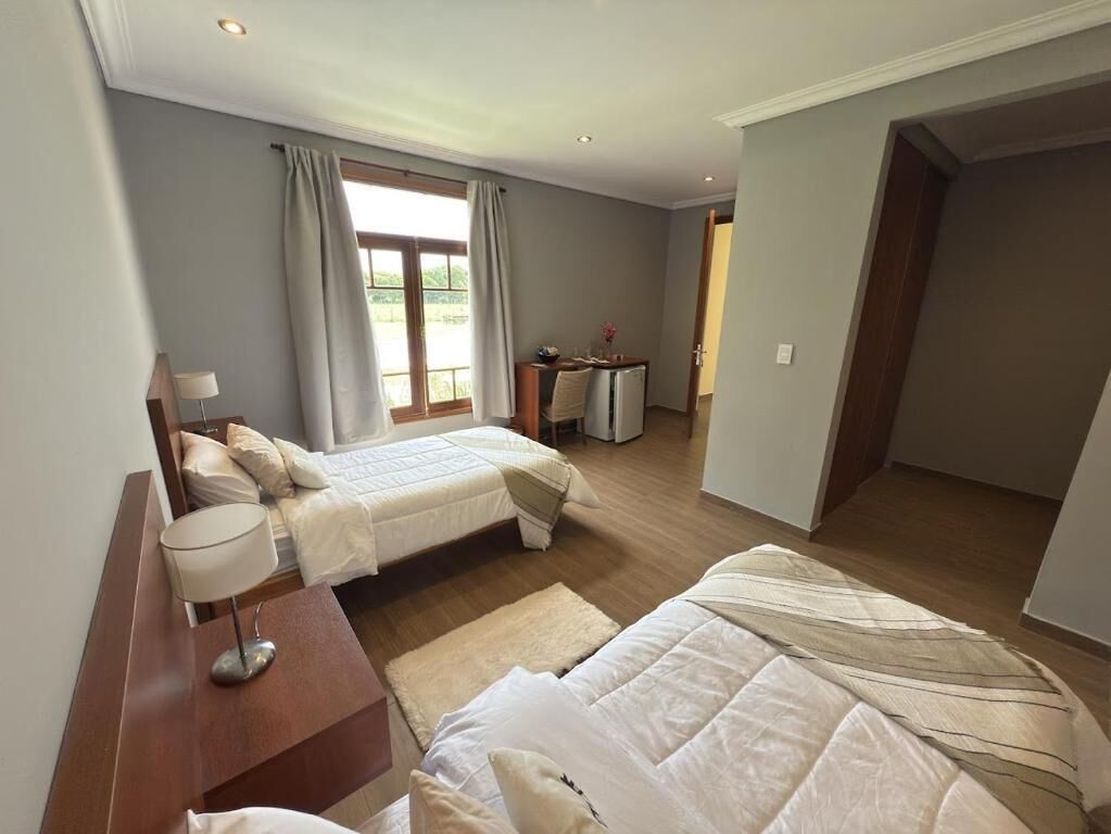 Habitación familiar, patio, vista al patio | Wifi gratis y acceso para silla de ruedas 