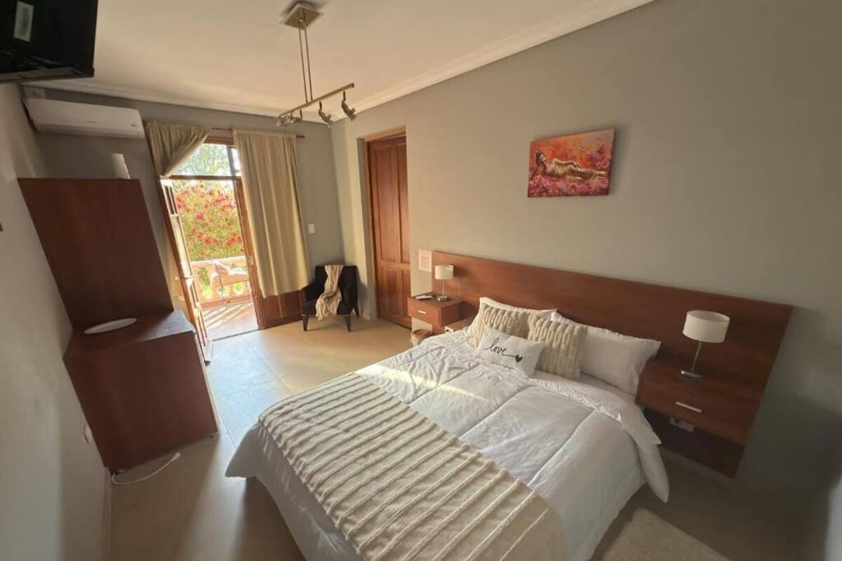 Habitación doble de lujo, balcón, vista al patio | Wifi gratis y acceso para silla de ruedas