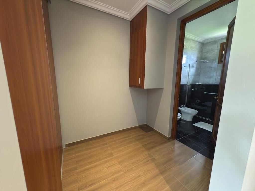 Quarto família, varanda, vista para o pátio | Banheiro | Roupões de banho 