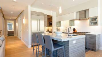 Maison mitoyenne, 3 chambres | Cuisine privée