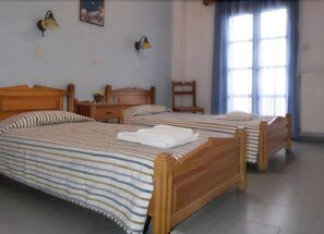 Room - Sweet Pop (Santorini)