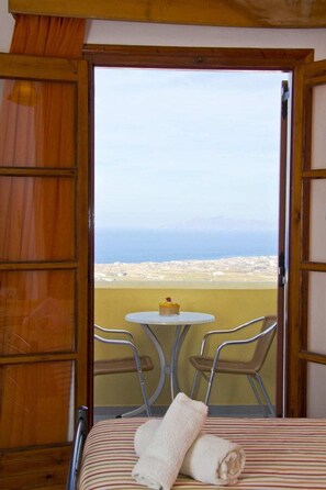 Room - Sweet Pop (Santorini)