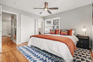 4 habitaciones, escritorio y tabla de planchar con plancha 