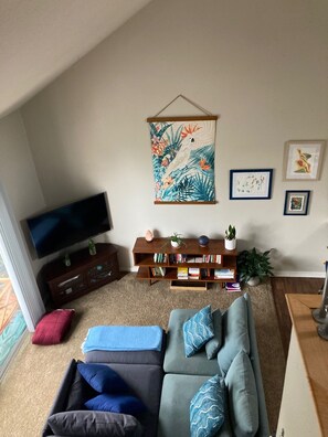 Living area - Cozy 1-loft studio with AC in Huntington Beach with fitness, pool, spa and sauna (Huntington Beach)
