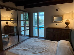 Iron/ironing board, WiFi, bed sheets - Spacious villa with large pool and stunning views across rolling countryside. (Perfugas)