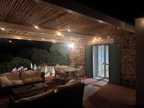 Outdoor dining - Spacious villa with large pool and stunning views across rolling countryside. (Perfugas)