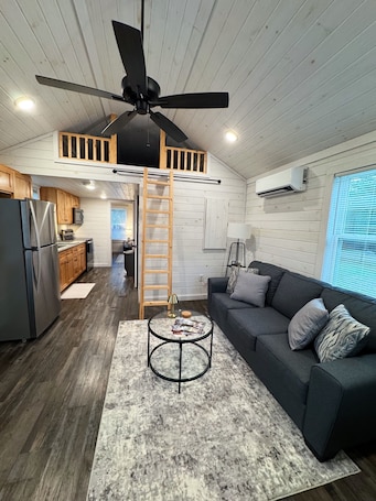 TV. House in the Pines - Tiny Home Near Southern Pines