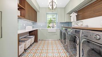 Luxury Villa, 6 Bedrooms, Private Pool | Bahagian dalam