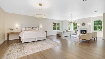 Iron/ironing board, free WiFi