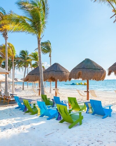 Luxurious 1-bedroom suite with an ocean view at this 5-star resort in Cancun.