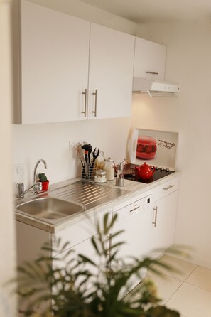 Private kitchen - BRIGHT T3 APARTMENT CLOSE TO AMENITIES (Saint-Hilaire-de-Riez)