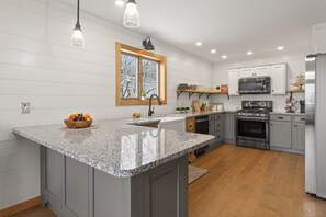 Fridge, microwave, oven, stovetop - Private Naples Retreat | Near Wineries | Hot Tub (Naples)
