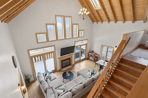 Smart TV, fireplace, table football - Private Naples Retreat | Near Wineries | Hot Tub (Naples)