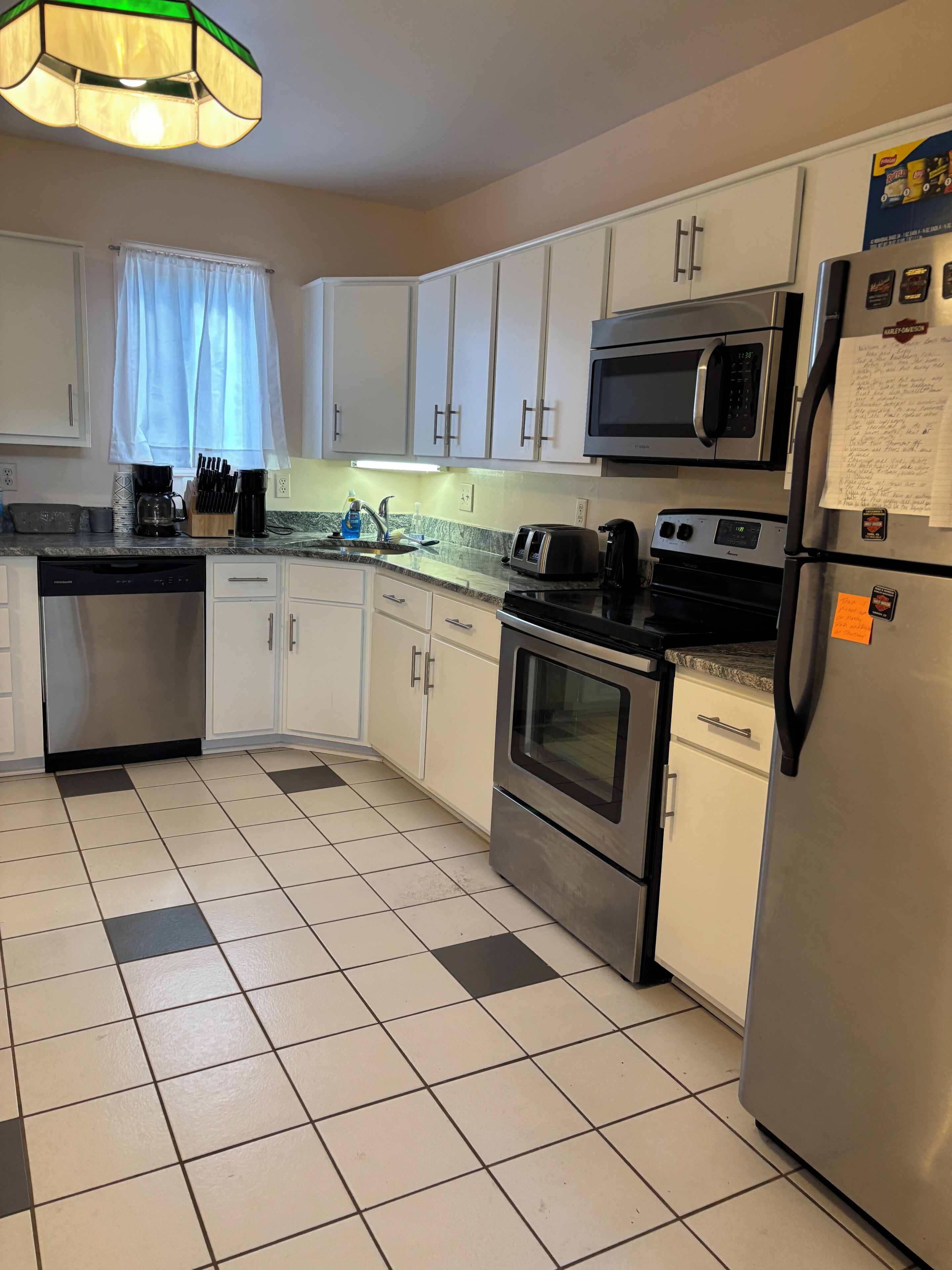 Micro-ondes, four, plaque de cuisson, lave-vaisselle