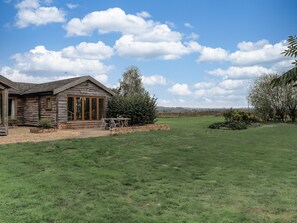A rustic cabin with a large deck and a grassy yard. - Owl Barn - Farnborough, Banbury sleeps 4 guests  in 2 bedrooms (Farnborough, Banbury)