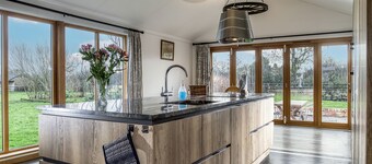 Owl Barn - sleeps 4 guests in 2 bedrooms