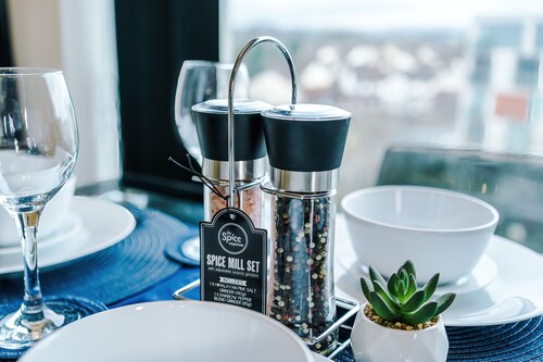 Stylish Penthouse | Free Parking | Pool Table | PS4