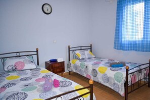 2 bedrooms, free WiFi, bed sheets - Effie's Escape Spacious House in Zola (Argostoli)