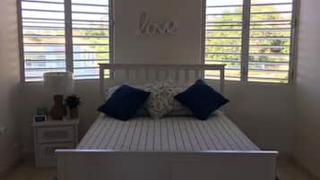 Iron/ironing board, WiFi, bed sheets