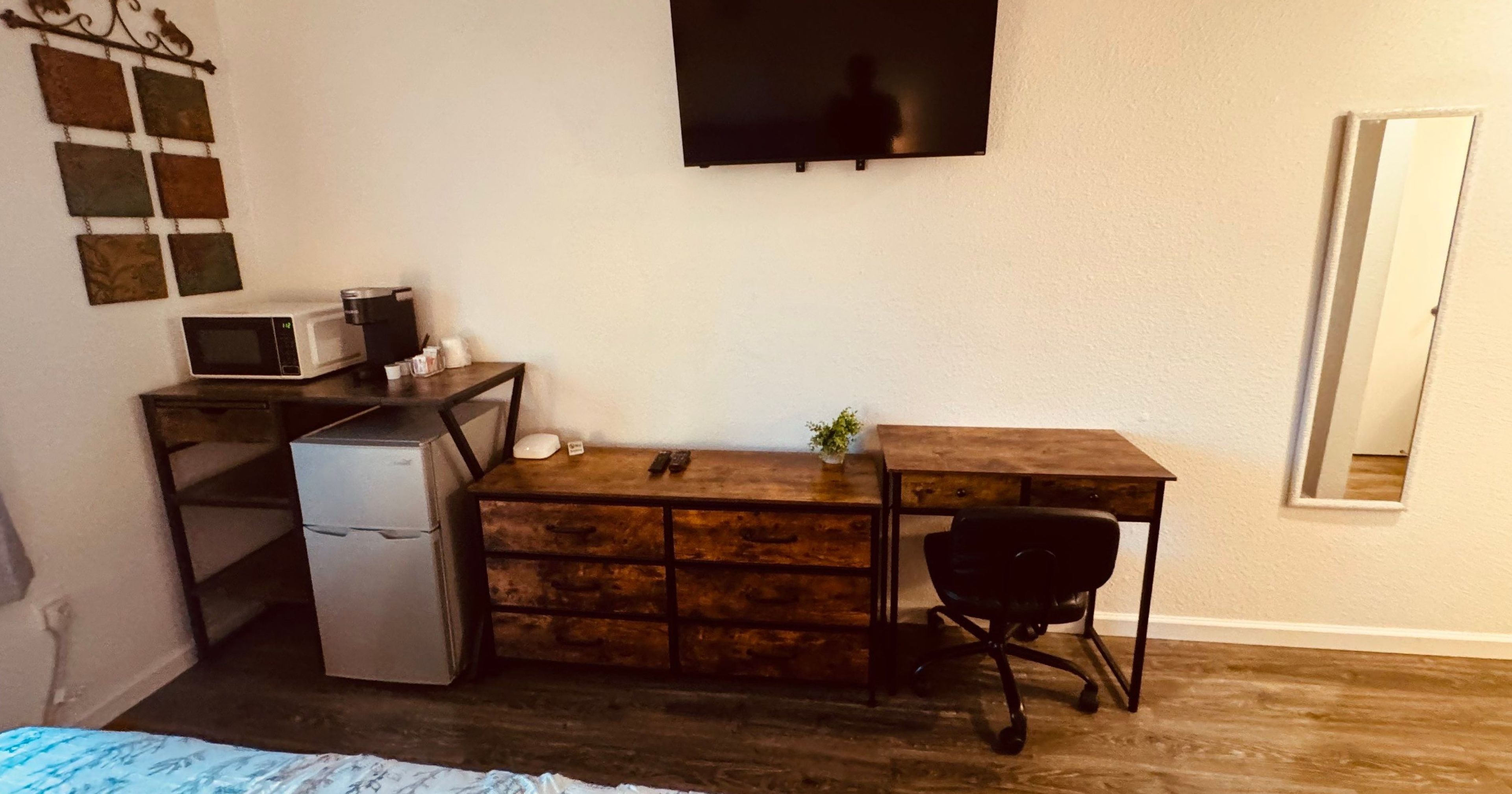 1 bedroom, desk, WiFi (free), bed sheets