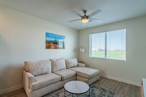Apartment | Living area - Lotus 2506 (Glendale)