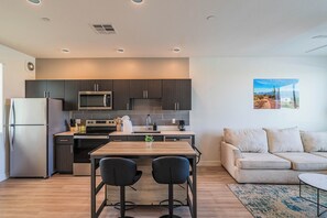Apartment | Living area - Lotus 2506 (Glendale)
