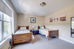 3 habitaciones, tabla de planchar con plancha y cuna de viaje 