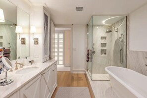 Ático presidencial, vistas al mar | Baño