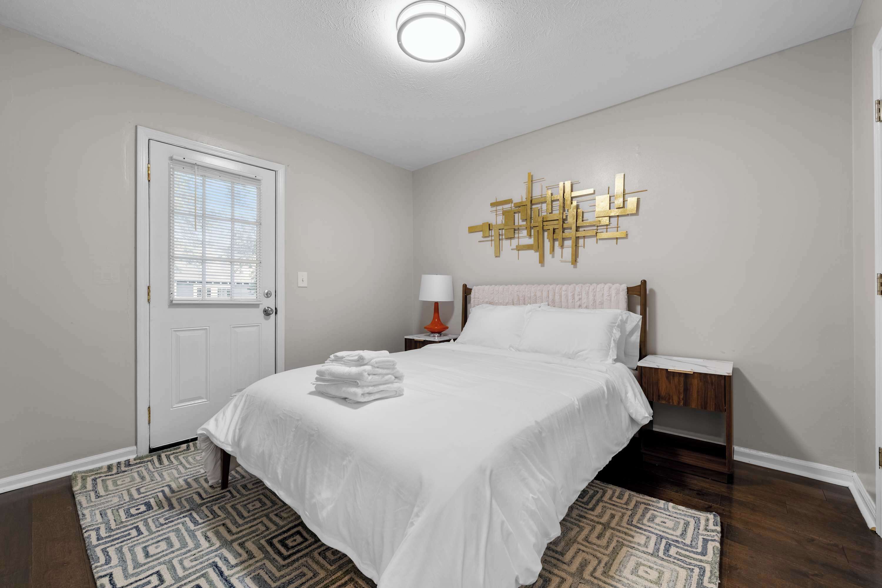 Iron/ironing board, WiFi, bed sheets