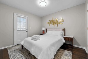 Iron/ironing board, WiFi, bed sheets - 2Br•Sleeps 4•Backyard•Laundry Room•Near Fort Moore (Columbus)