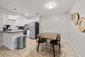 Dining - Midtown Bright 2BR Near Riverwalk w/ Parking (Columbus)