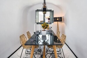Dining - Mirinda Villa (Santorini)