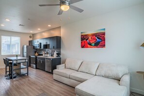 Apartment | Living area - Lotus 3307 (Glendale)